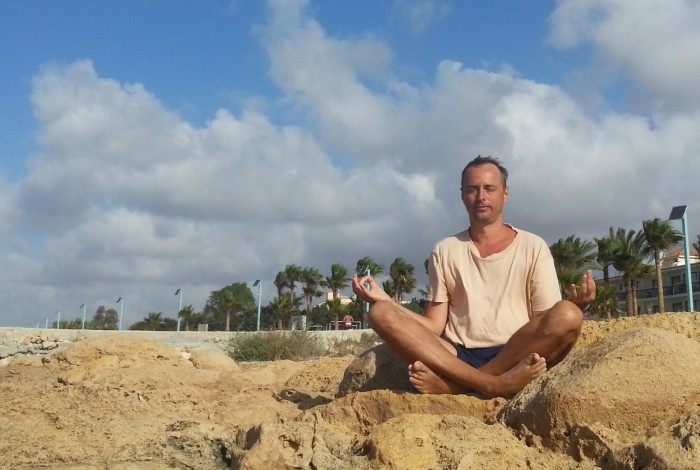 Как правильно медитировать с прямой спиной